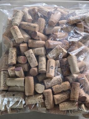 2.9 lbs Bulk Wine Corks (Approx. 250+ Count) - Natural & Synthetic Mix for Craft